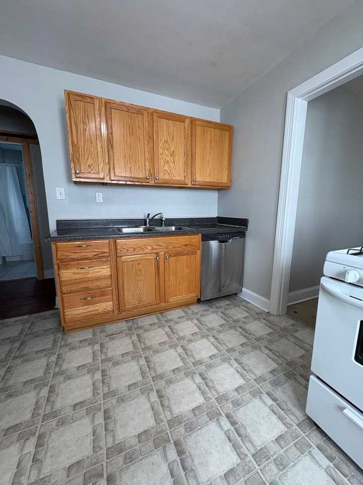 826 W Whitney Ave - Photo 5 of 8