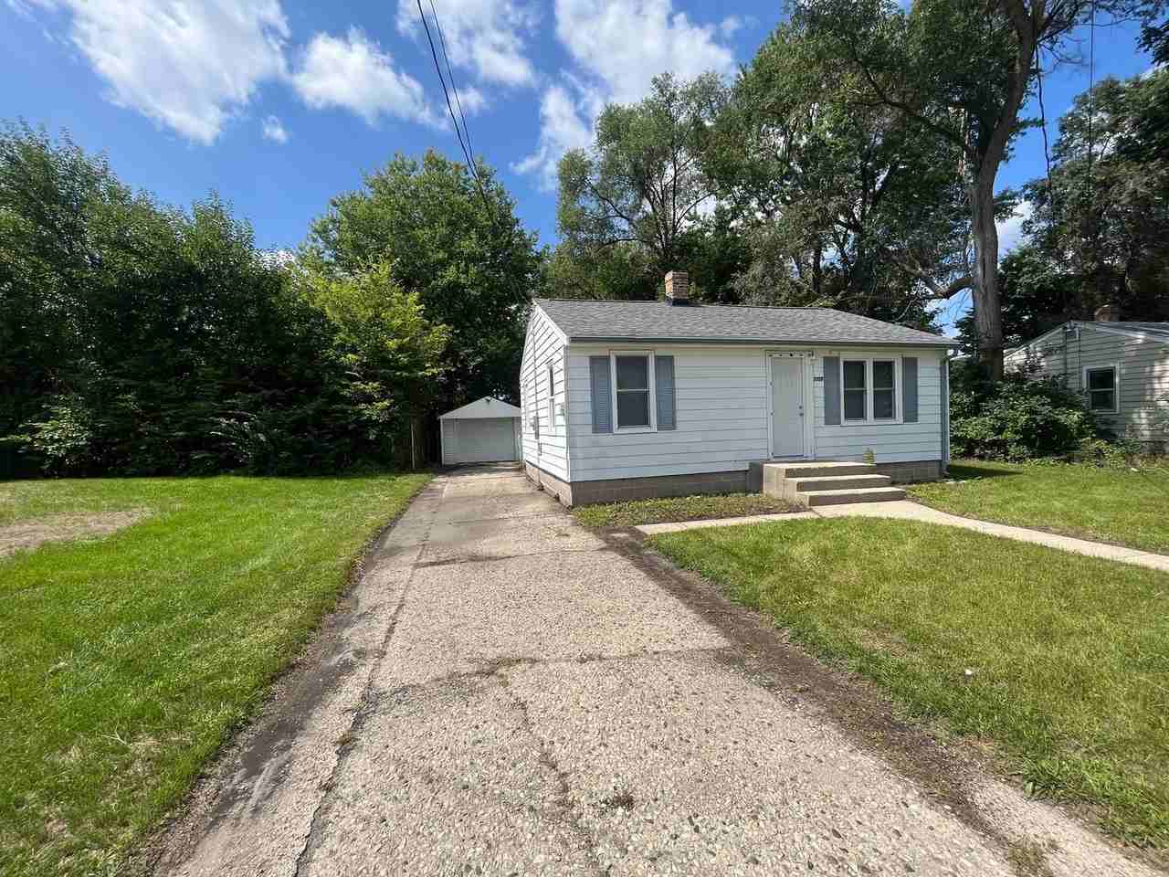 2326 Belden St - Photo 2 of 11