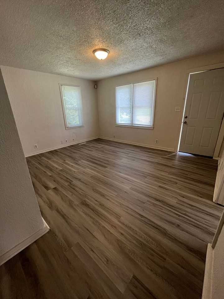 2326 Belden St - Photo 7 of 11