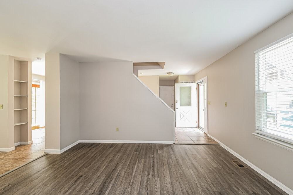 17 Hollow Tree Ct - Photo 7 of 18
