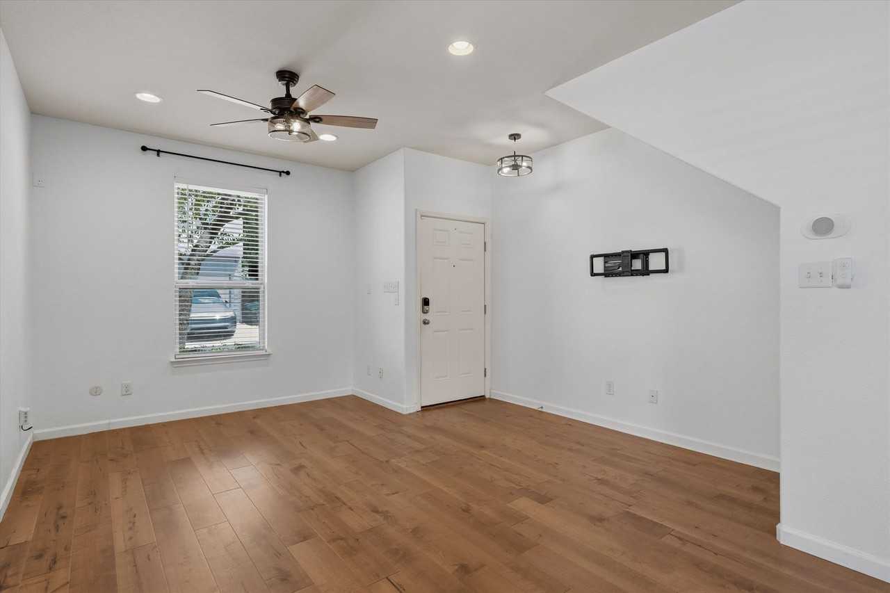5908 Red Bud Ridge Ln - Photo 4 of 32