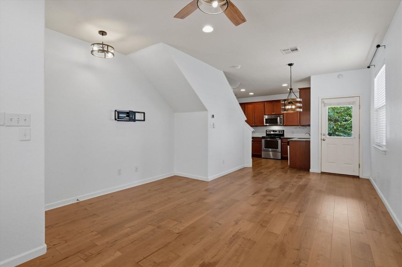 5908 Red Bud Ridge Ln - Photo 7 of 32