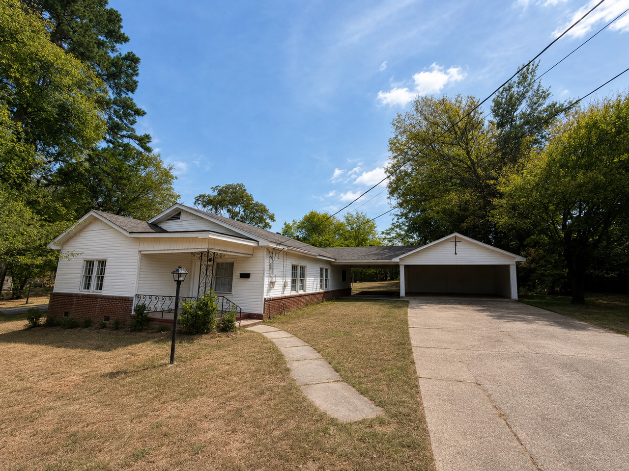 727 N Main St