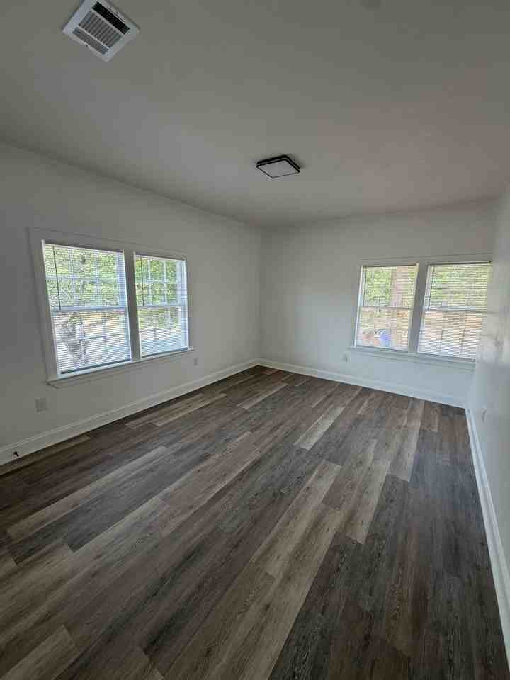 727 N Main St - Photo 2 of 9