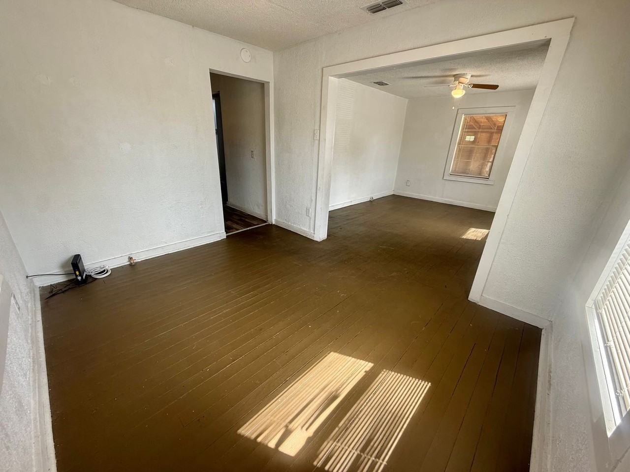 1108 S Lyons Ave - Photo 4 of 12