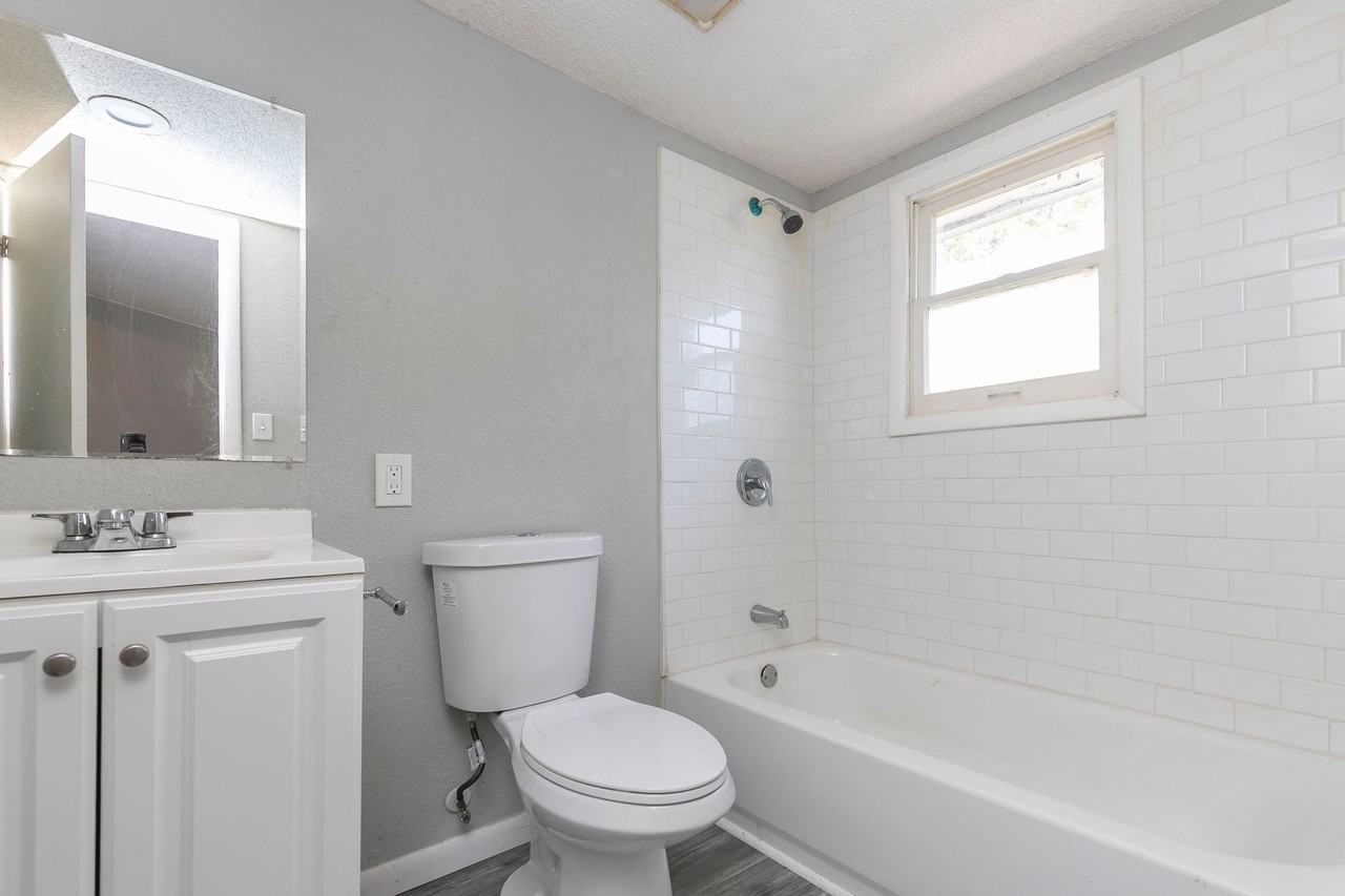1415 Spruce St - Photo 7 of 13