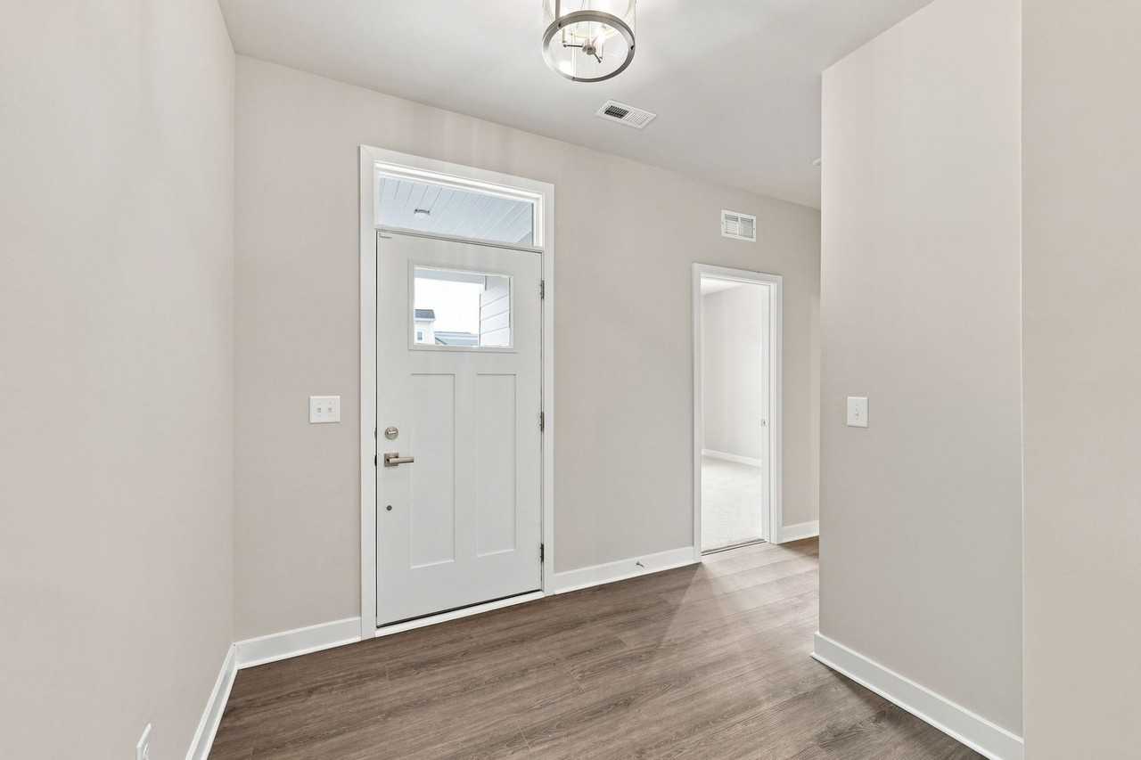 896 Nichols View Ct - Photo 4 of 28