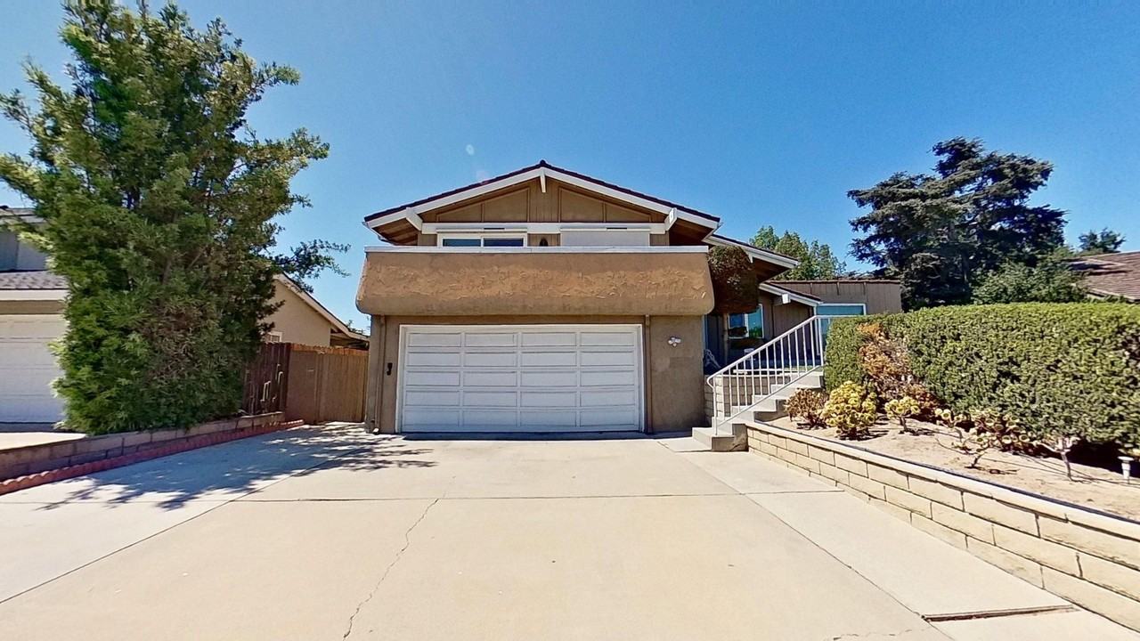 1825 Celeste Ln - Photo 2 of 38