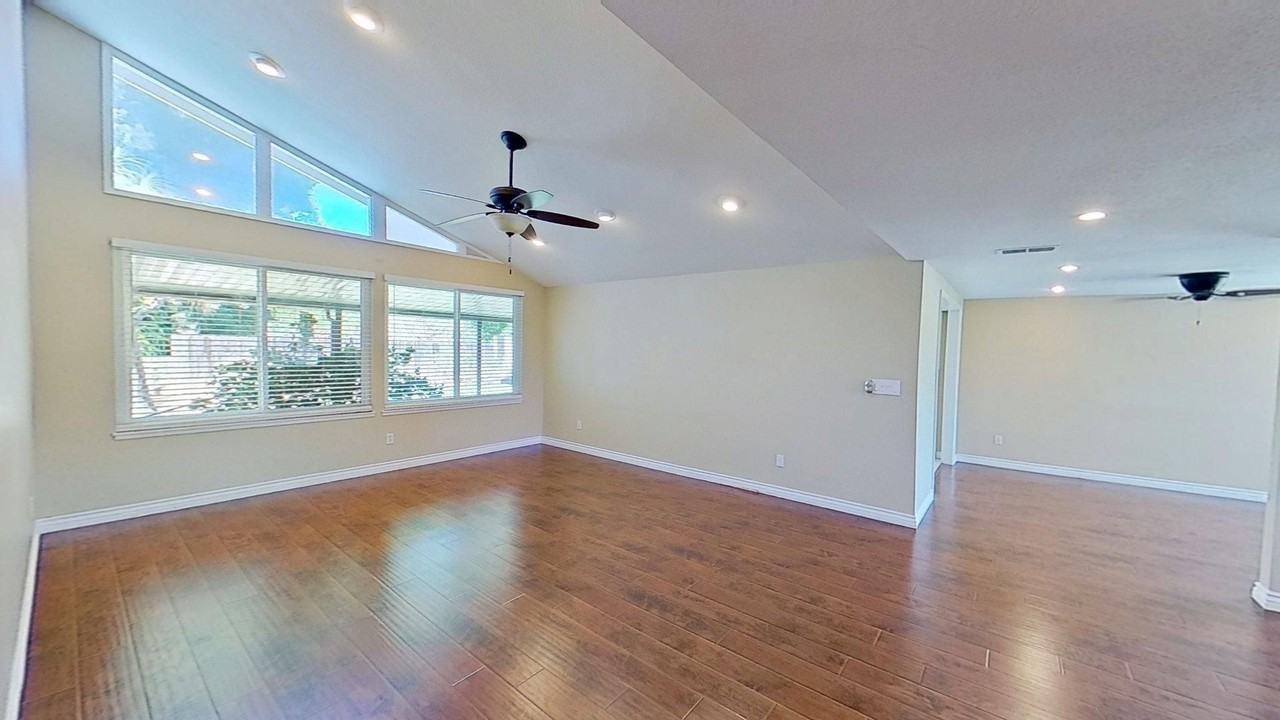 1825 Celeste Ln - Photo 5 of 38