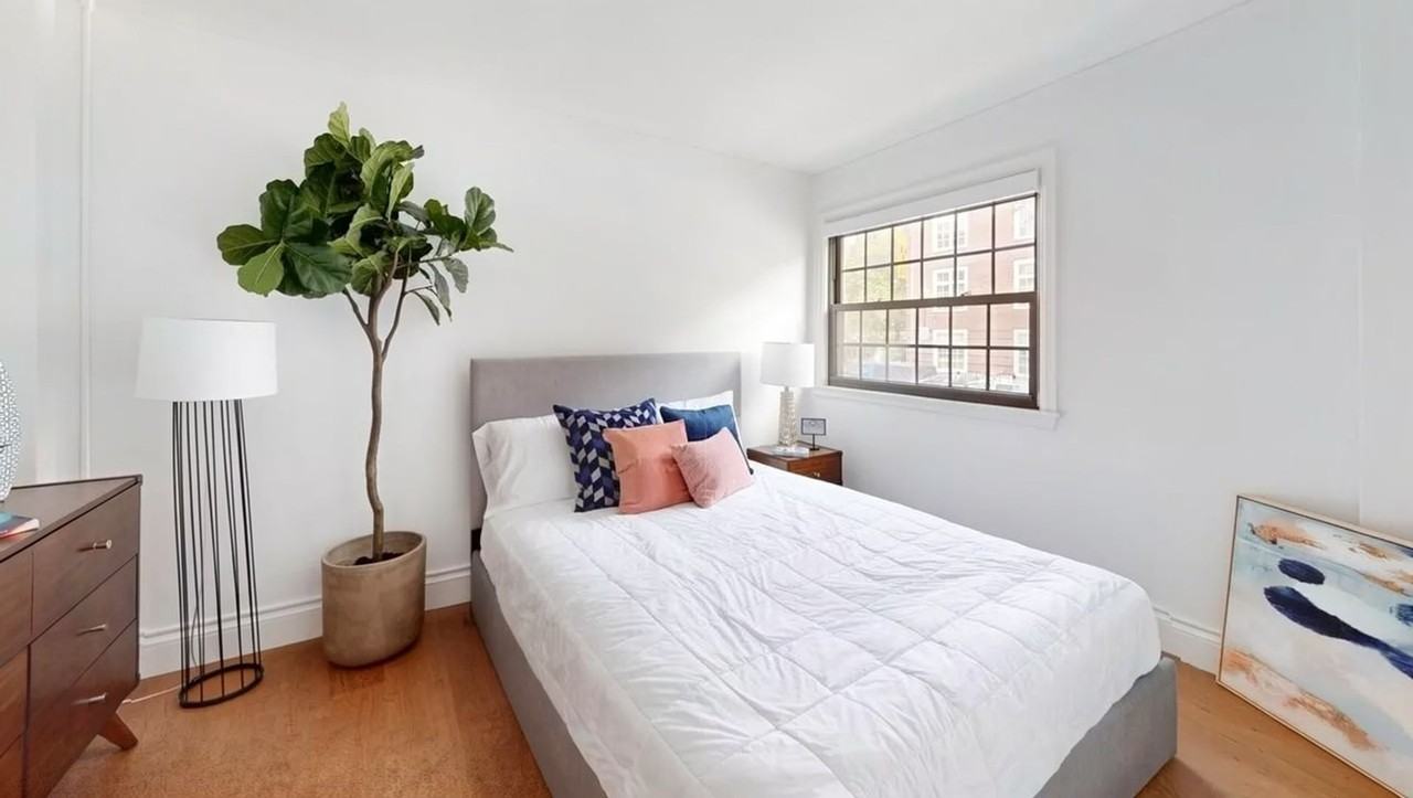 21 Arrow St - Photo 3 of 9