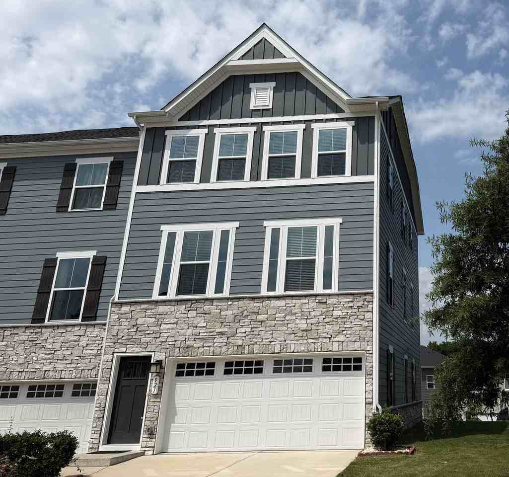 921 Portrush Ln - Photo 2 of 50