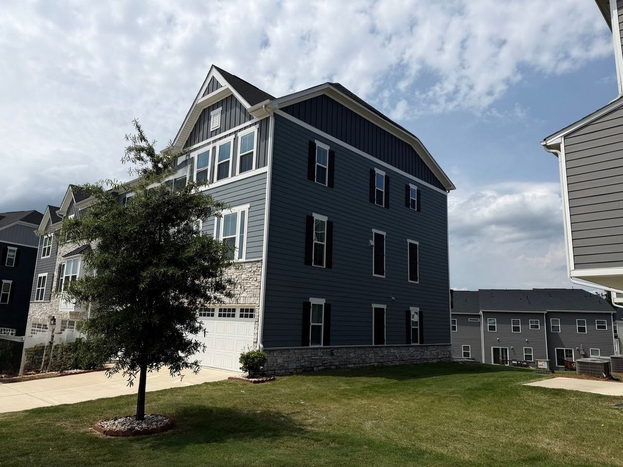 921 Portrush Ln - Photo 3 of 50