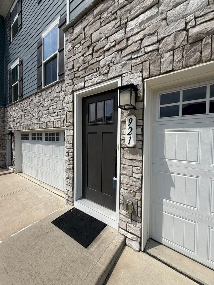 921 Portrush Ln - Photo 5 of 50