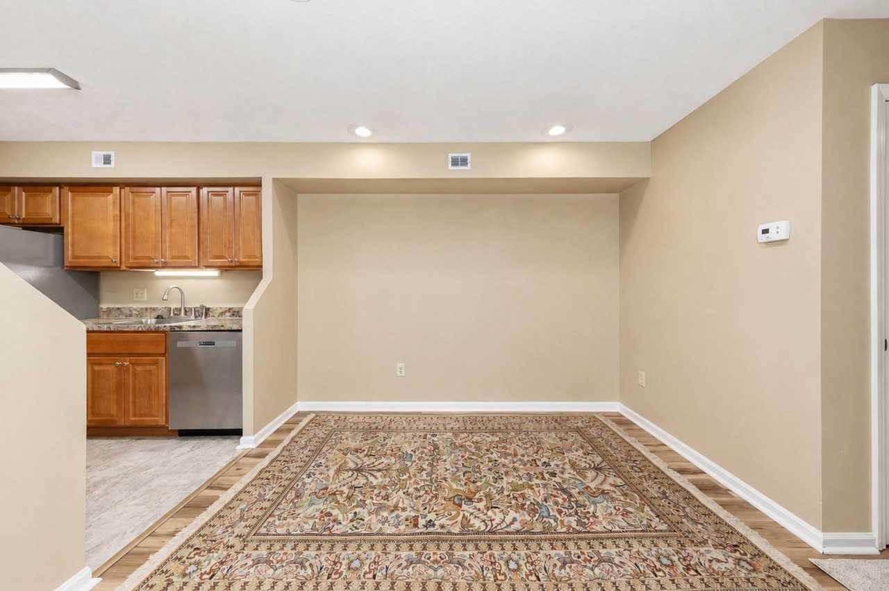 4003 Governors Sq #8 - Photo 4 of 14