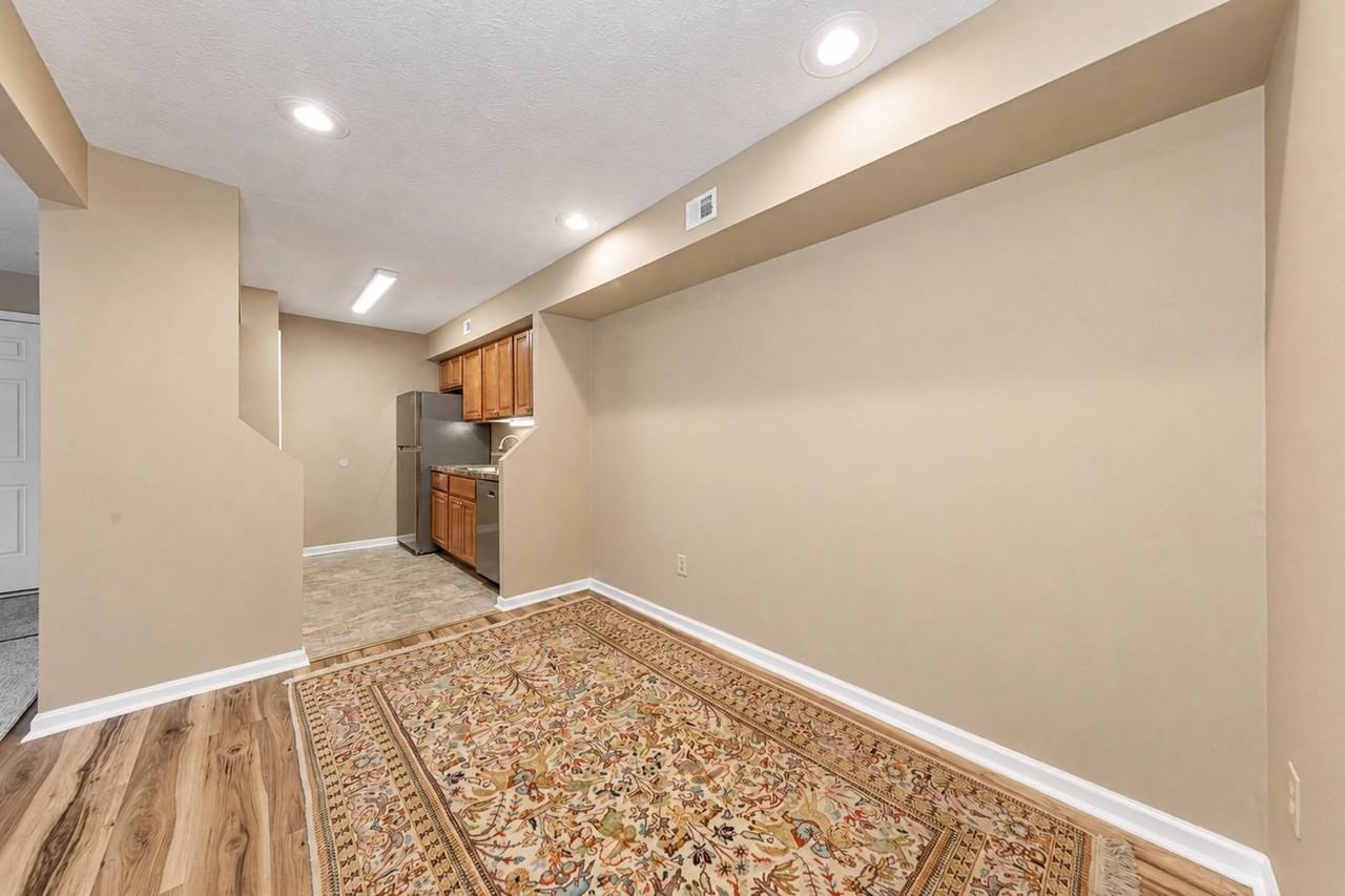 4003 Governors Sq #8 - Photo 5 of 14
