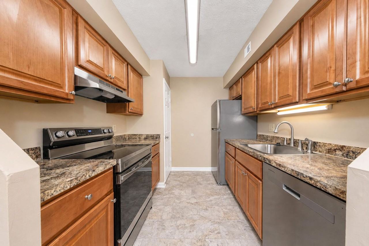 4003 Governors Sq #8 - Photo 6 of 14