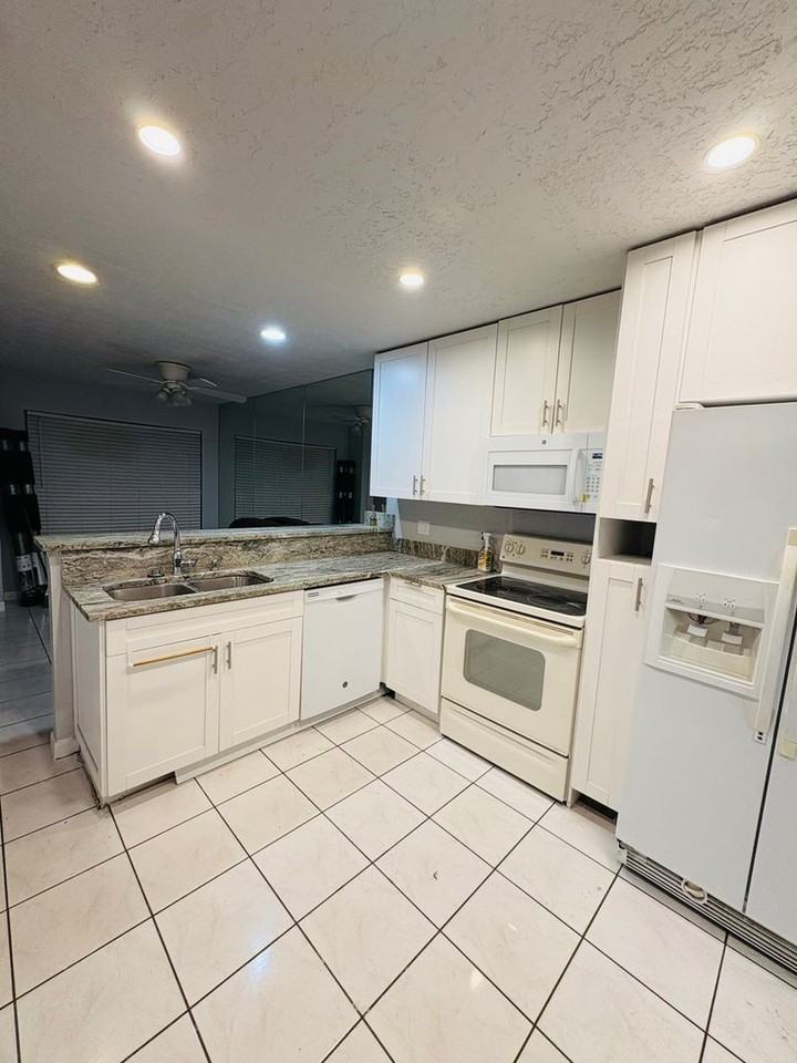 8728 Jasmine Pond Dr - Photo 3 of 20
