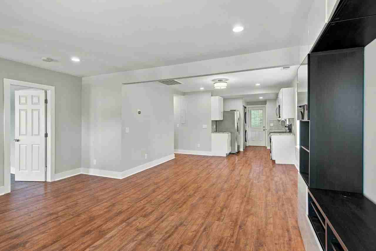 3225 Indiana Ave - Photo 5 of 25
