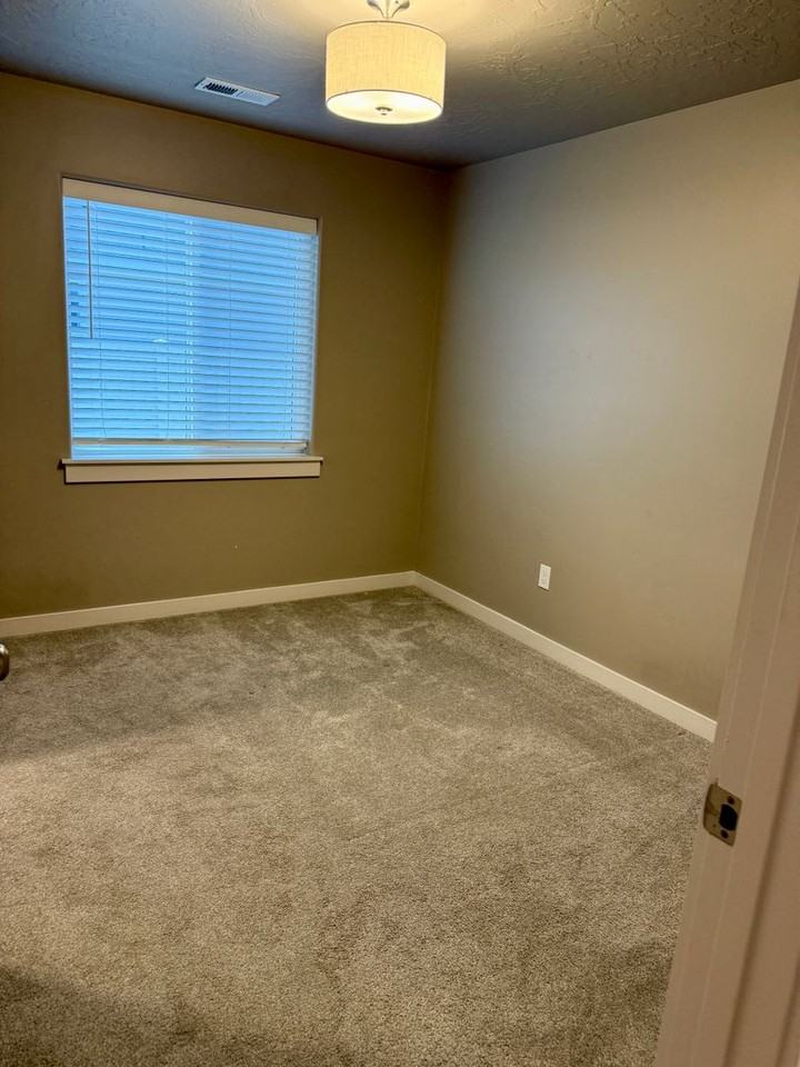 518 Belville Pl - Photo 3 of 17