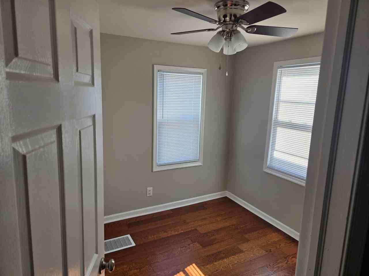 1317 Linden St - Photo 4 of 10