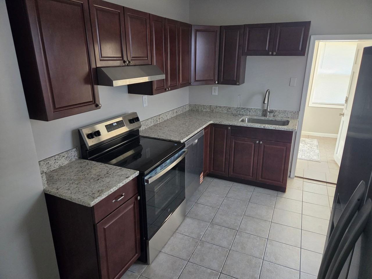 1317 Linden St - Photo 6 of 10
