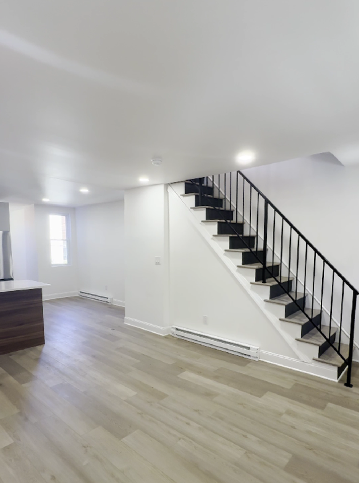 5041 N Franklin St - Photo 3 of 22