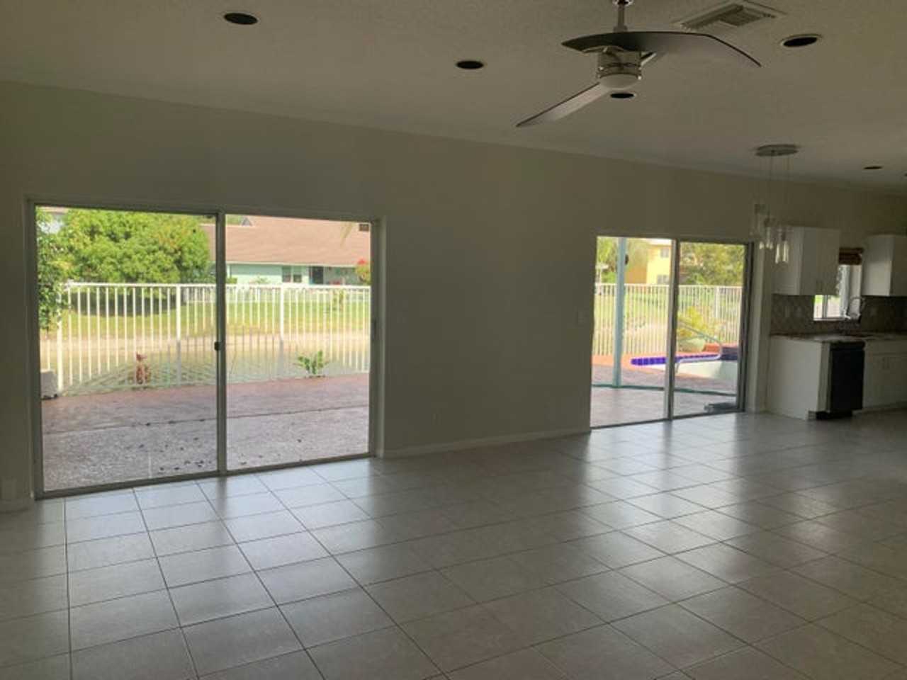 10837 Palm Spring Dr - Photo 3 of 12