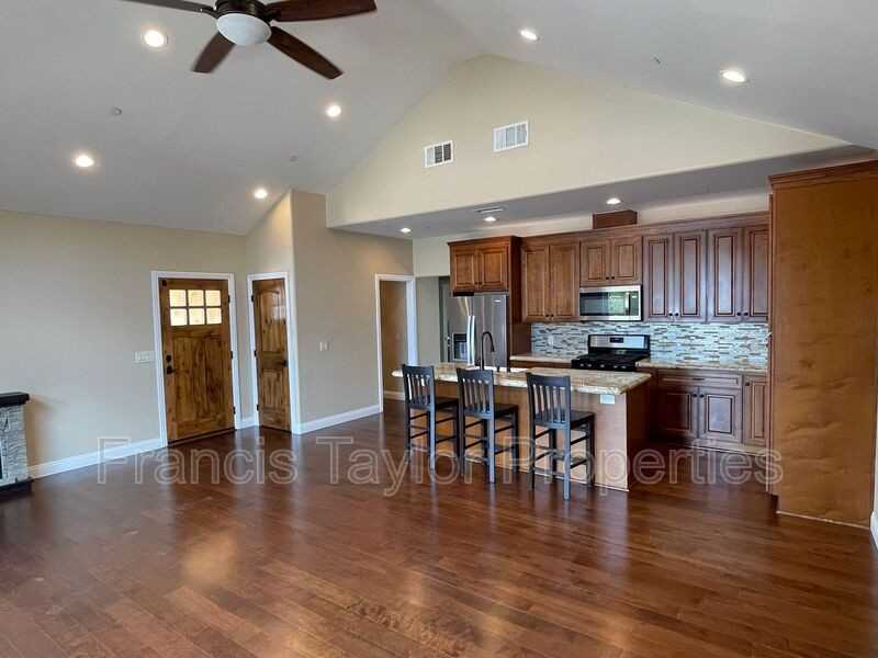 14398 Harvest Cres - Photo 6 of 19