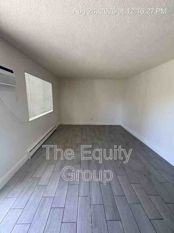 352 S Blackstone St #3 - Photo 2 of 10