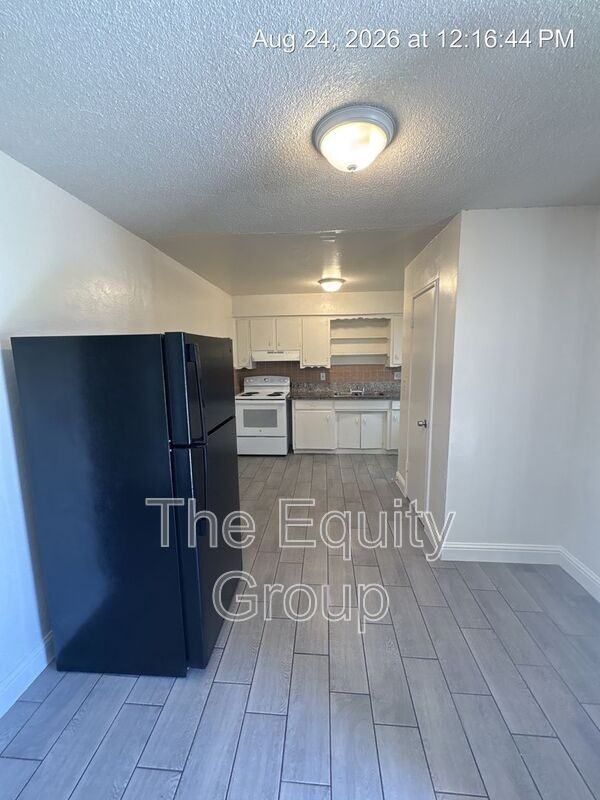 352 S Blackstone St #3 - Photo 3 of 10