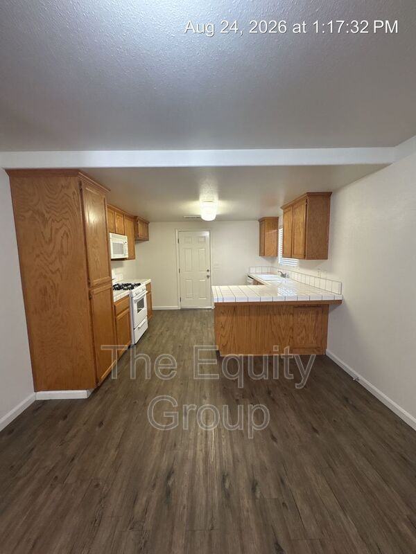 2302 N Vickie Ct - Photo 4 of 19