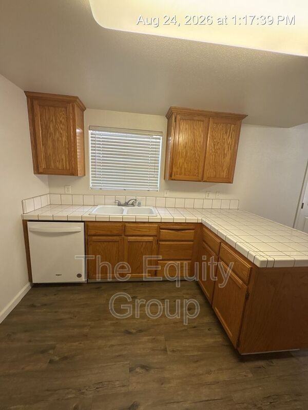 2302 N Vickie Ct - Photo 5 of 19