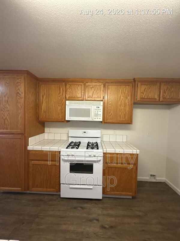 2302 N Vickie Ct - Photo 6 of 19