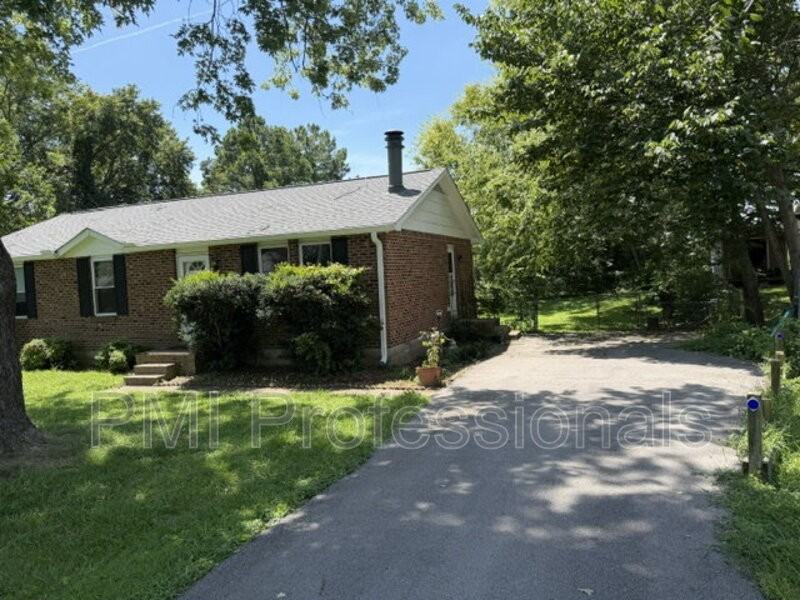 702 Rodeo Rd - Photo 2 of 17