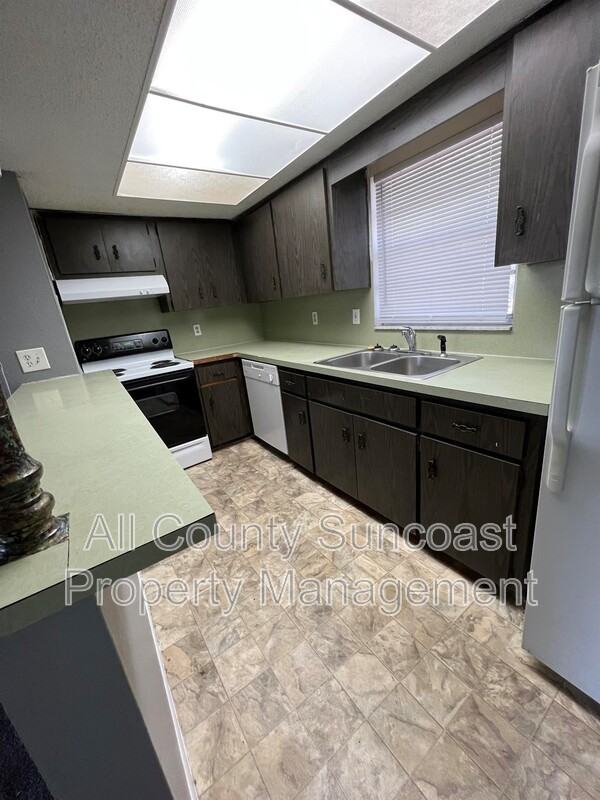 471 76th Ave N #471-3 - Photo 2 of 7