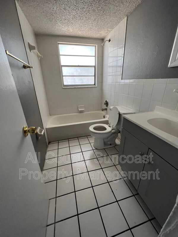 471 76th Ave N #471-3 - Photo 3 of 7