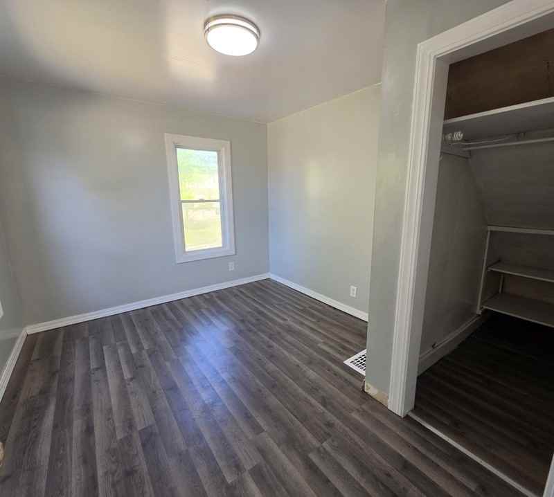 200 N Badger Ave - Photo 4 of 15