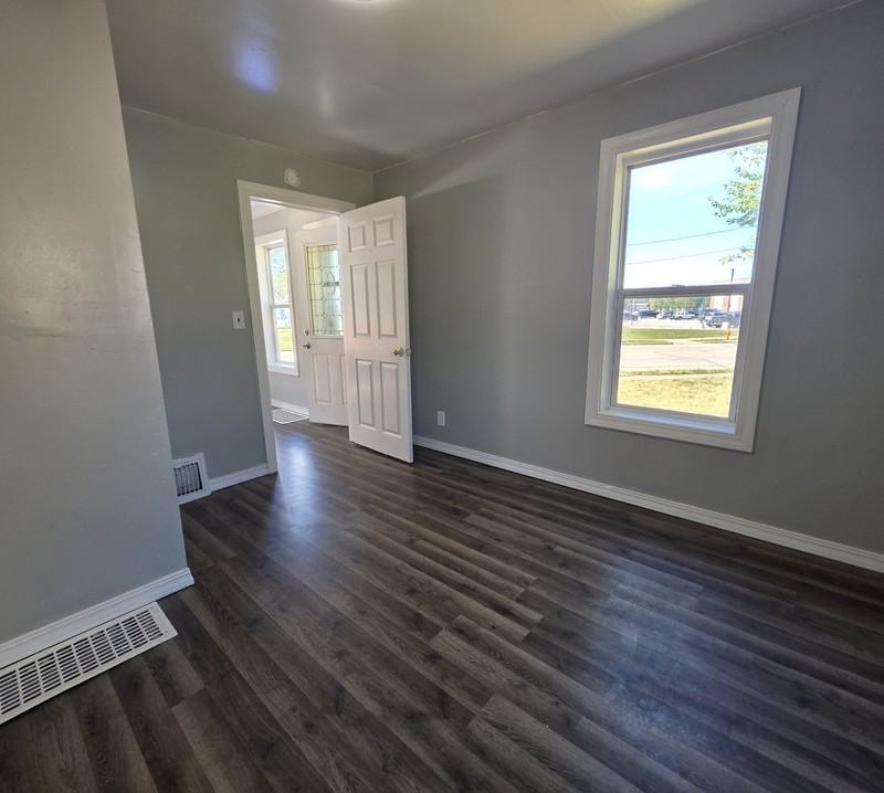 200 N Badger Ave - Photo 7 of 15