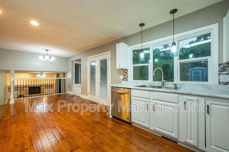 9408 Horton Ave - Photo 4 of 19