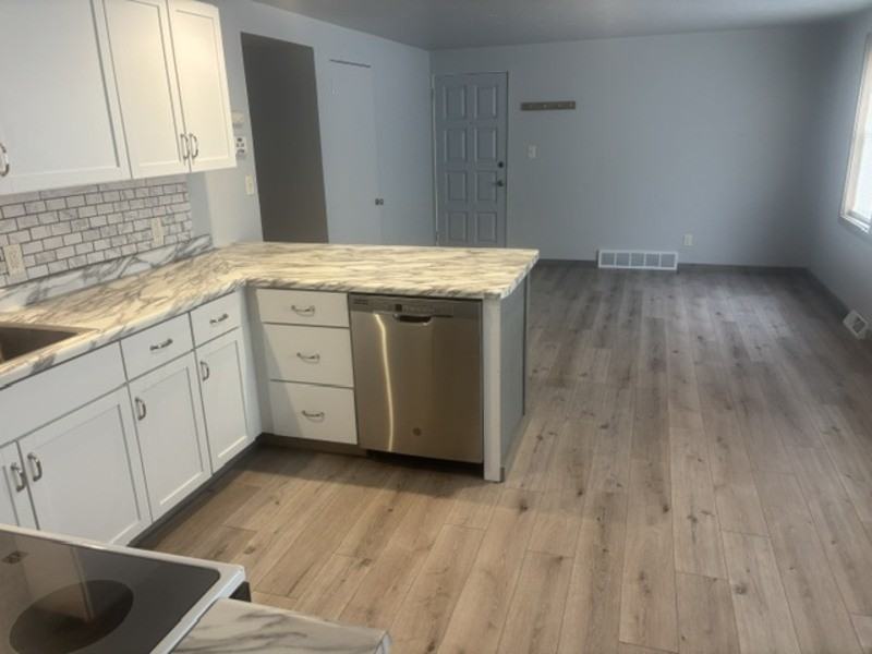 1433 Witzel Ave - Photo 3 of 16