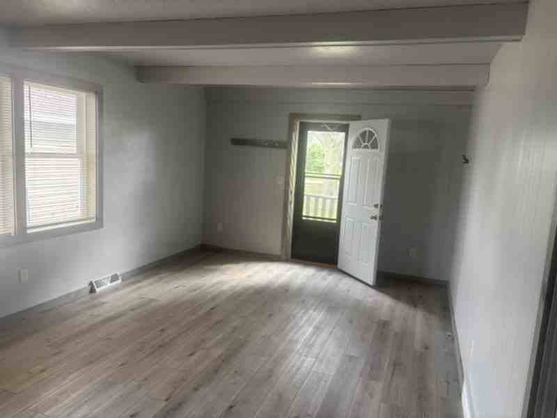 1433 Witzel Ave - Photo 4 of 16