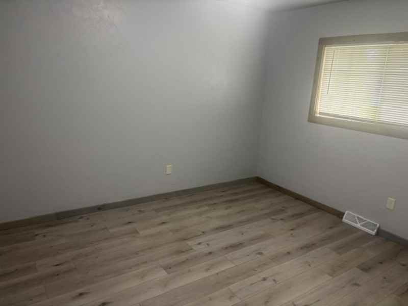 1433 Witzel Ave - Photo 5 of 16