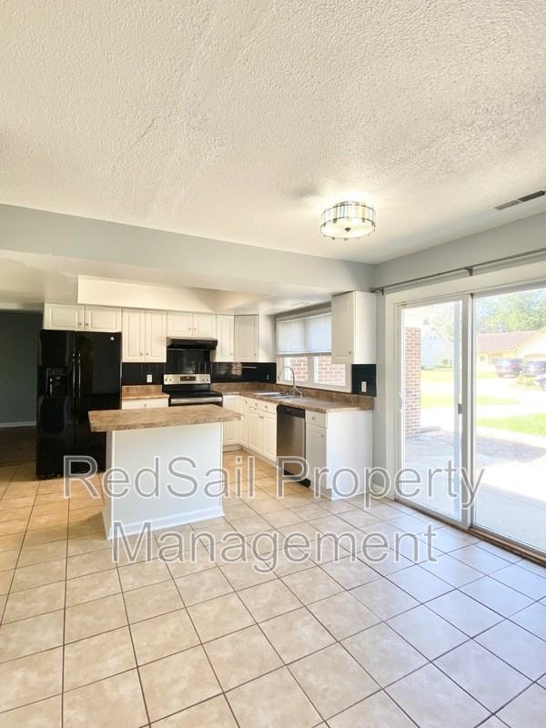 1028 Anderson Way - Photo 3 of 20