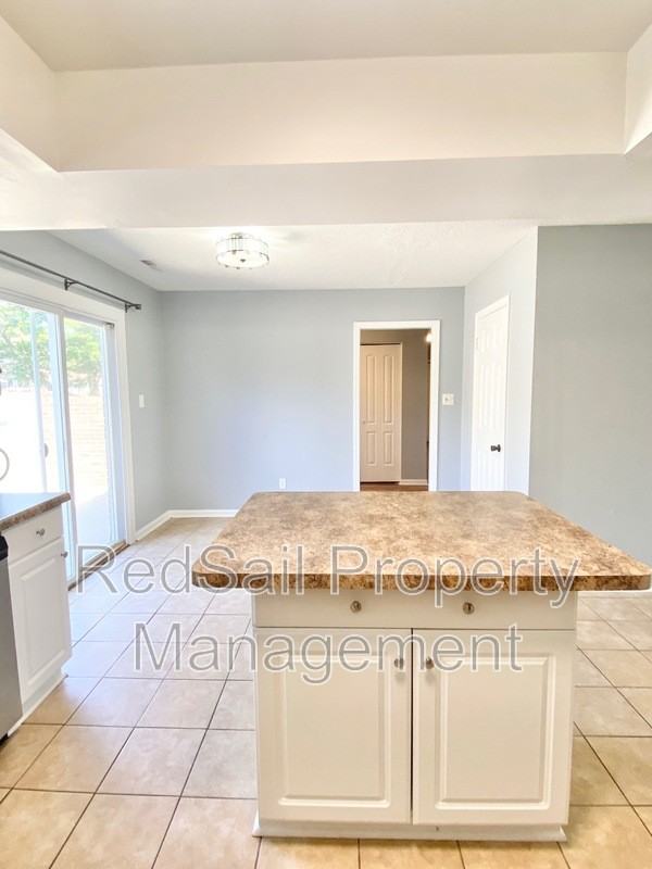 1028 Anderson Way - Photo 6 of 20