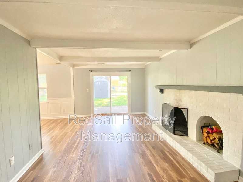 1028 Anderson Way - Photo 7 of 20