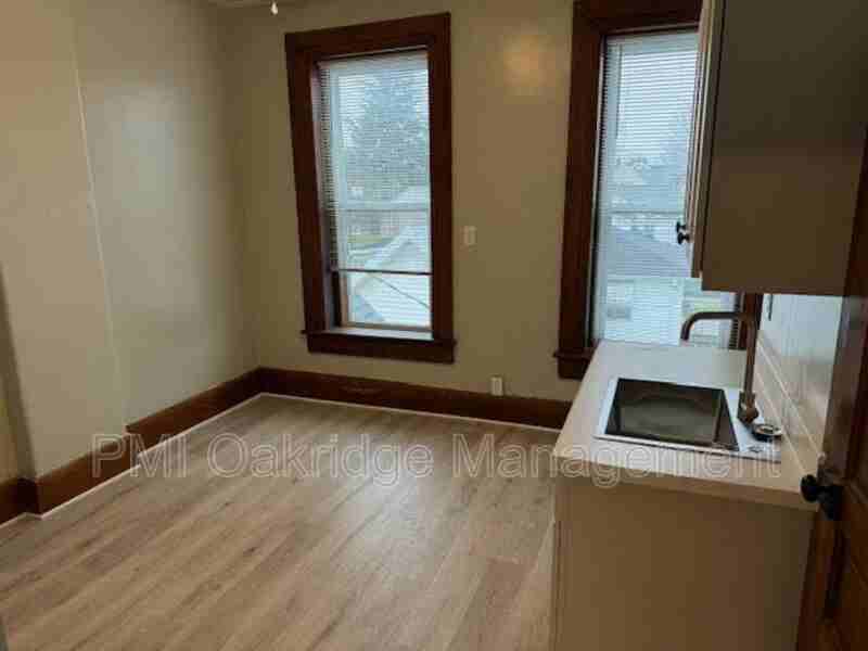 104 W 1st St - Photo 2 of 14