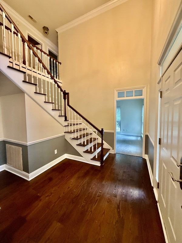 2411 Oakwood Ave Ne - Photo 2 of 42