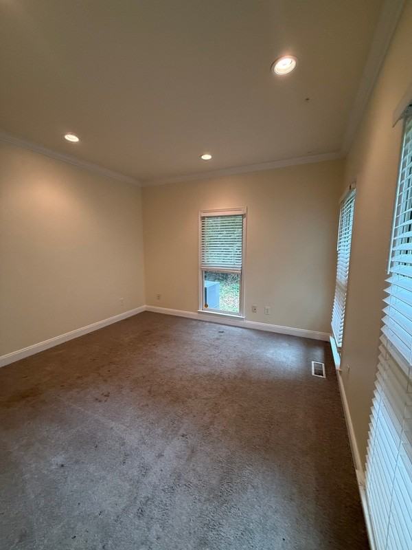 2411 Oakwood Ave Ne - Photo 5 of 42