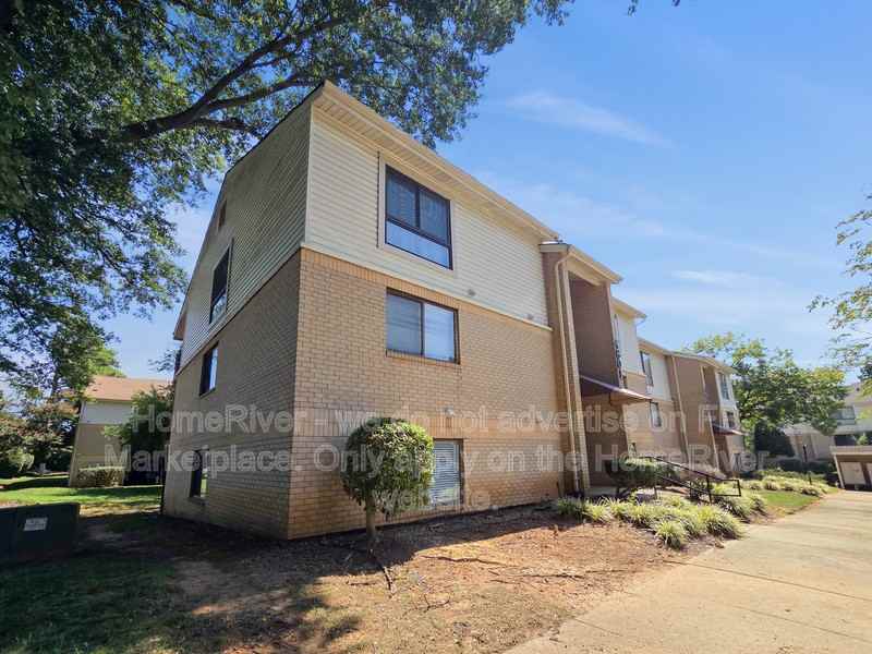 4801 Spring Lake Dr #B - Photo 3 of 21