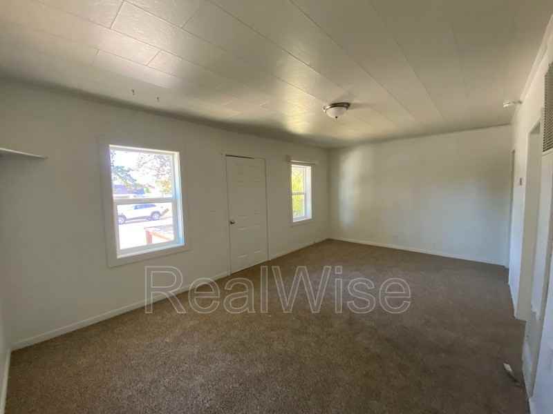 512 Pearl St - Photo 2 of 22